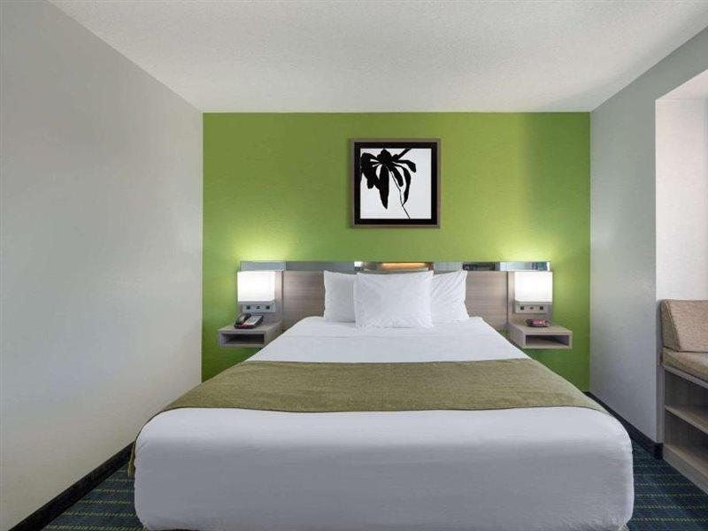 Microtel Inn By Wyndham Lake Norman Cornelius Εξωτερικό φωτογραφία